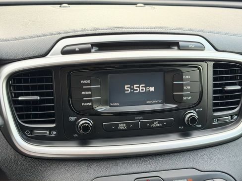 Used 2017 Kia Sorento FWD image 20