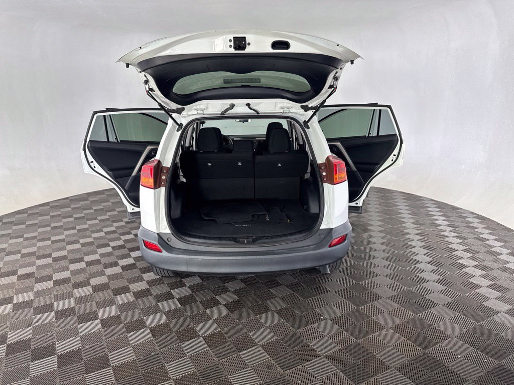Used 2015 Toyota RAV4 LE AWD/4WD image 17