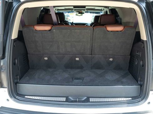 Used 2017 Cadillac Escalade Premium Luxury RWD image 9