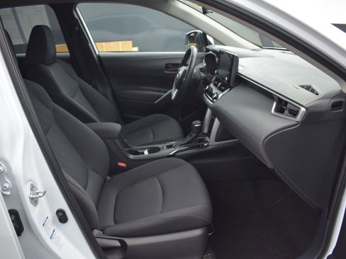 Used 2022 Toyota Corolla Cross LE image 10