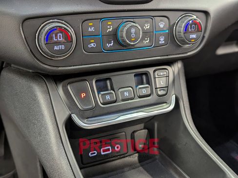 Used 2020 GMC Terrain Denali w/ Denali Premium Package FWD image 25