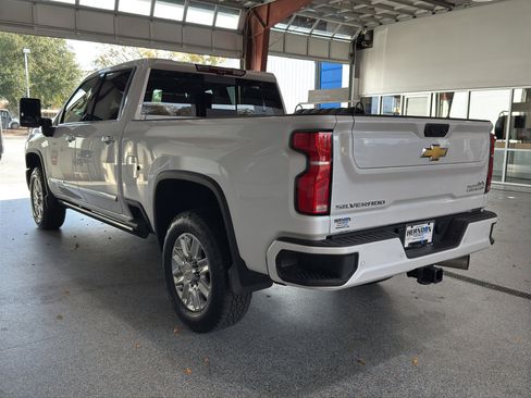 Used 2024 Chevrolet Silverado 2500 High Country w/ Technology Package image 6