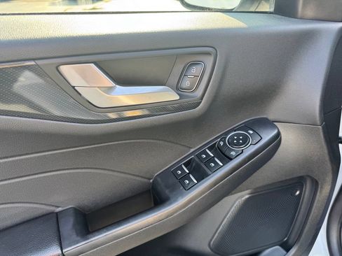 Certified 2025 Ford Escape ST-Line Select AWD/4WD image 3