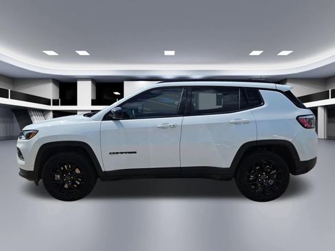 Used 2025 Jeep Compass Latitude w/ Altitude Special Edition AWD/4WD image 3