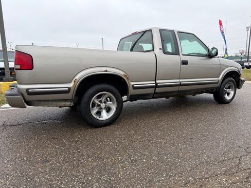 Used 1998 Chevrolet S10 Pickup LS image 6