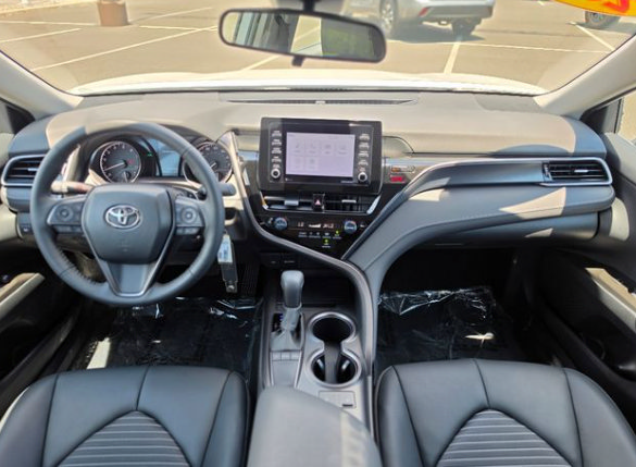 Used 2024 Toyota Camry SE w/ Cold Weather Package FWD image 3