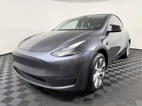 Used 2023 Tesla Model Y Long Range AWD/4WD image 3