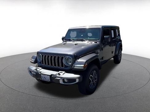 Used 2025 Jeep Wrangler Unlimited Sahara AWD/4WD image 7