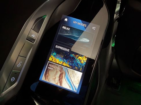 Used 2024 BMW 740i xDrive image 47