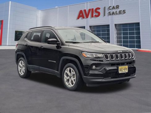 Used 2025 Jeep Compass Latitude AWD/4WD image 9