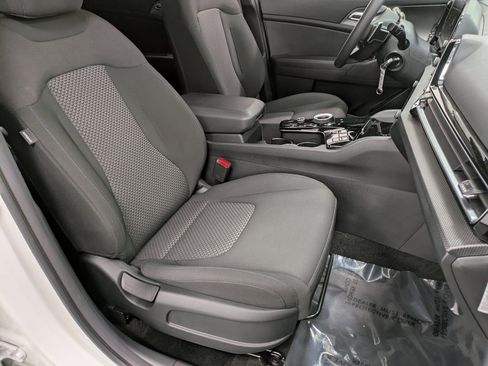 Certified 2024 Kia Sportage LX image 28