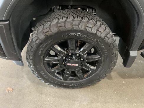Used 2024 GMC Sierra 2500 AT4 w/ Technology Package AWD/4WD image 5