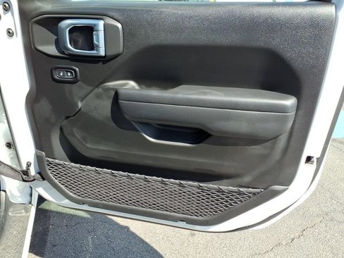 Used 2022 Jeep Gladiator Sport AWD/4WD image 11