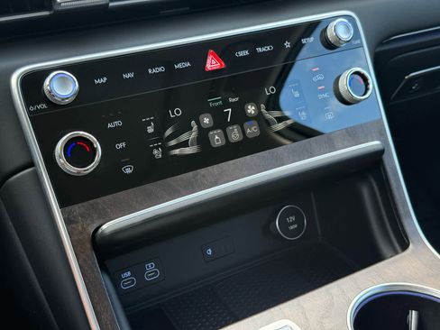 Used 2025 Genesis GV80 2.5T Advanced image 19