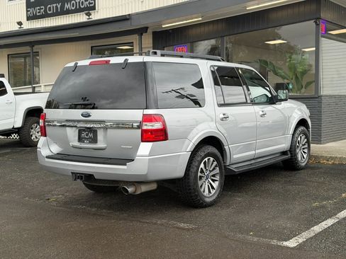 Used 2017 Ford Expedition XLT AWD/4WD image 5