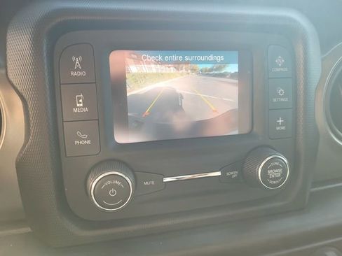 Used 2021 Jeep Gladiator Sport image 20