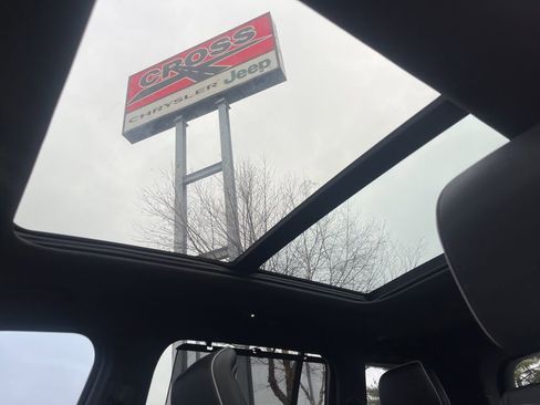 Used 2022 Jeep Grand Cherokee Summit image 3