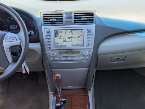 Used 2011 Toyota Camry XLE w/ SE/XLE Extra-Value Pkg image 15