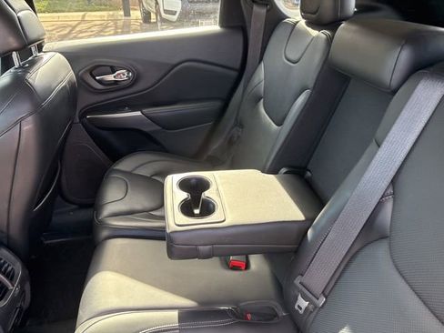 Used 2019 Jeep Cherokee Limited w/ Luxury Group AWD/4WD image 31