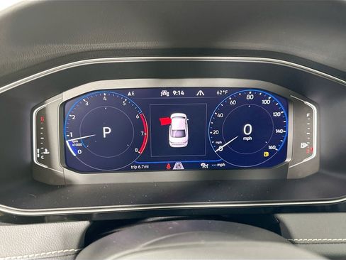 Certified 2025 Volkswagen Jetta SEL image 9