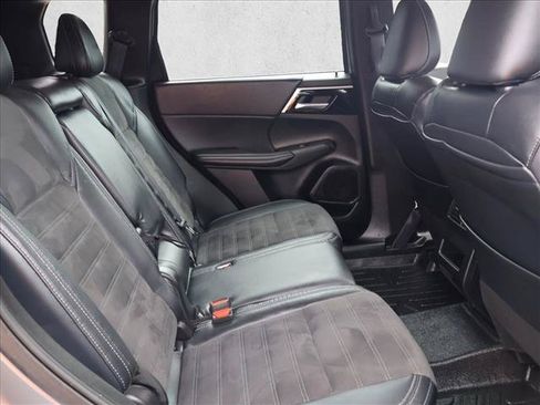 Used 2023 Mitsubishi Outlander SE AWD/4WD image 27