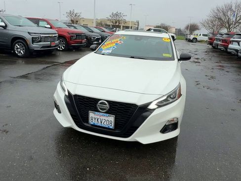 Used 2022 Nissan Altima 2.5 SR w/ Midnight Edition Package image 2