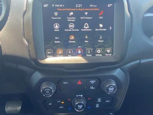 Used 2023 Jeep Renegade Altitude AWD/4WD image 7