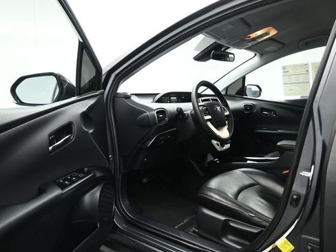 Used 2018 Toyota Prius Prime Plus image 8