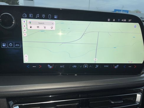 Used 2025 Chevrolet Traverse LT image 24