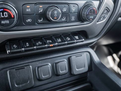 Used 2019 GMC Sierra 2500 Denali w/ Duramax Plus Package AWD/4WD image 40