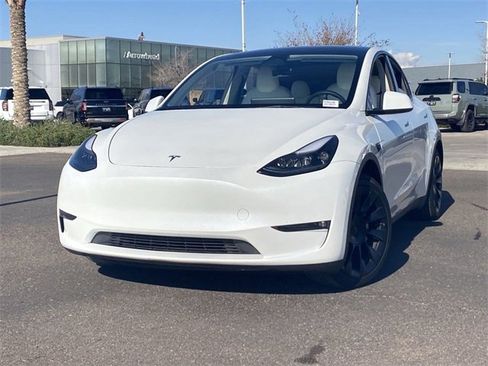 Used 2023 Tesla Model Y Long Range image 3