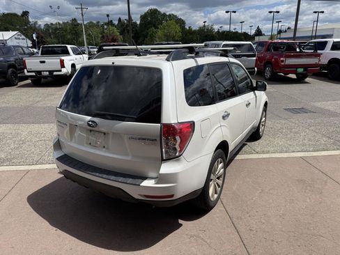 Used 2013 Subaru Forester 2.5X Limited AWD/4WD image 6