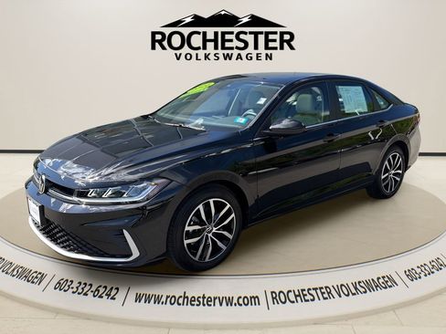 Used 2026 Volkswagen Jetta SE FWD image 2