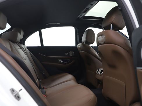 Used 2019 Mercedes-Benz E 300 4MATIC image 12