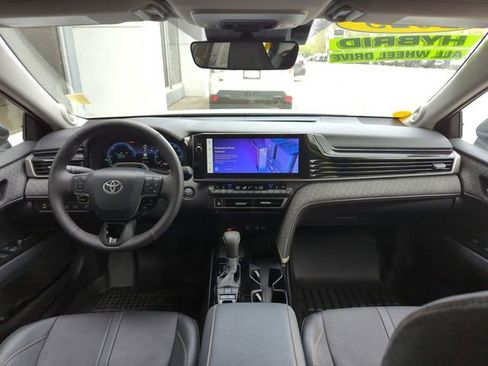 Used 2025 Toyota Camry XLE w/ Premium Plus Package AWD/4WD image 17