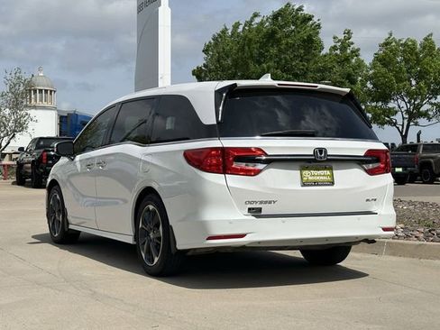 Used 2024 Honda Odyssey Elite image 3
