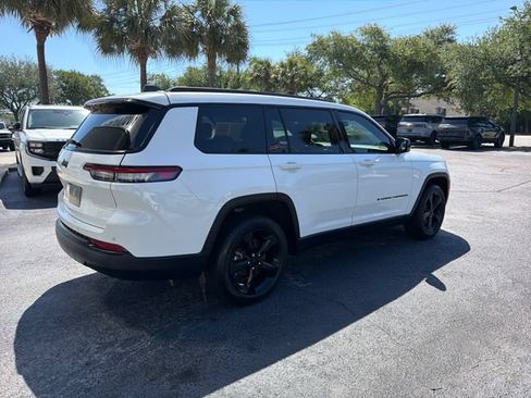 Used 2023 Jeep Grand Cherokee L Laredo AWD/4WD image 7