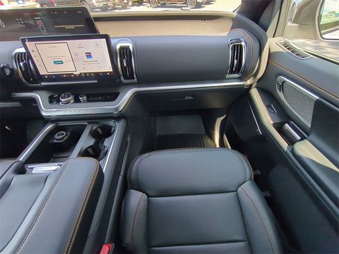 New 2025 Ford Expedition Tremor image 17