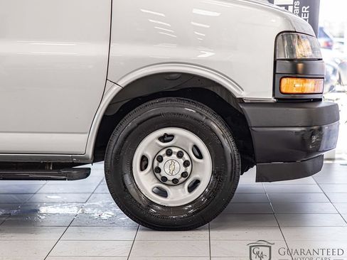 Used 2022 Chevrolet Express 2500 w/ Driver Convenience Package RWD image 11