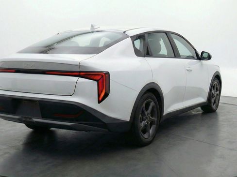 Used 2025 Kia K4 LXS image 9