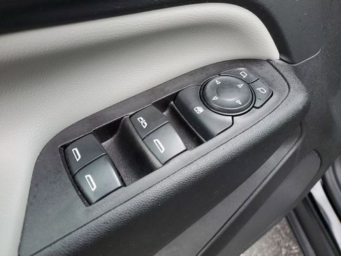 Used 2020 Chevrolet Equinox LS FWD image 25