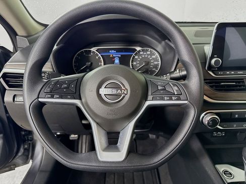 Used 2025 Nissan Altima 2.5 SV image 12