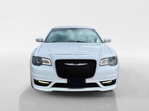 Used 2018 Chrysler 300 S w/ 300S Premium Group image 8