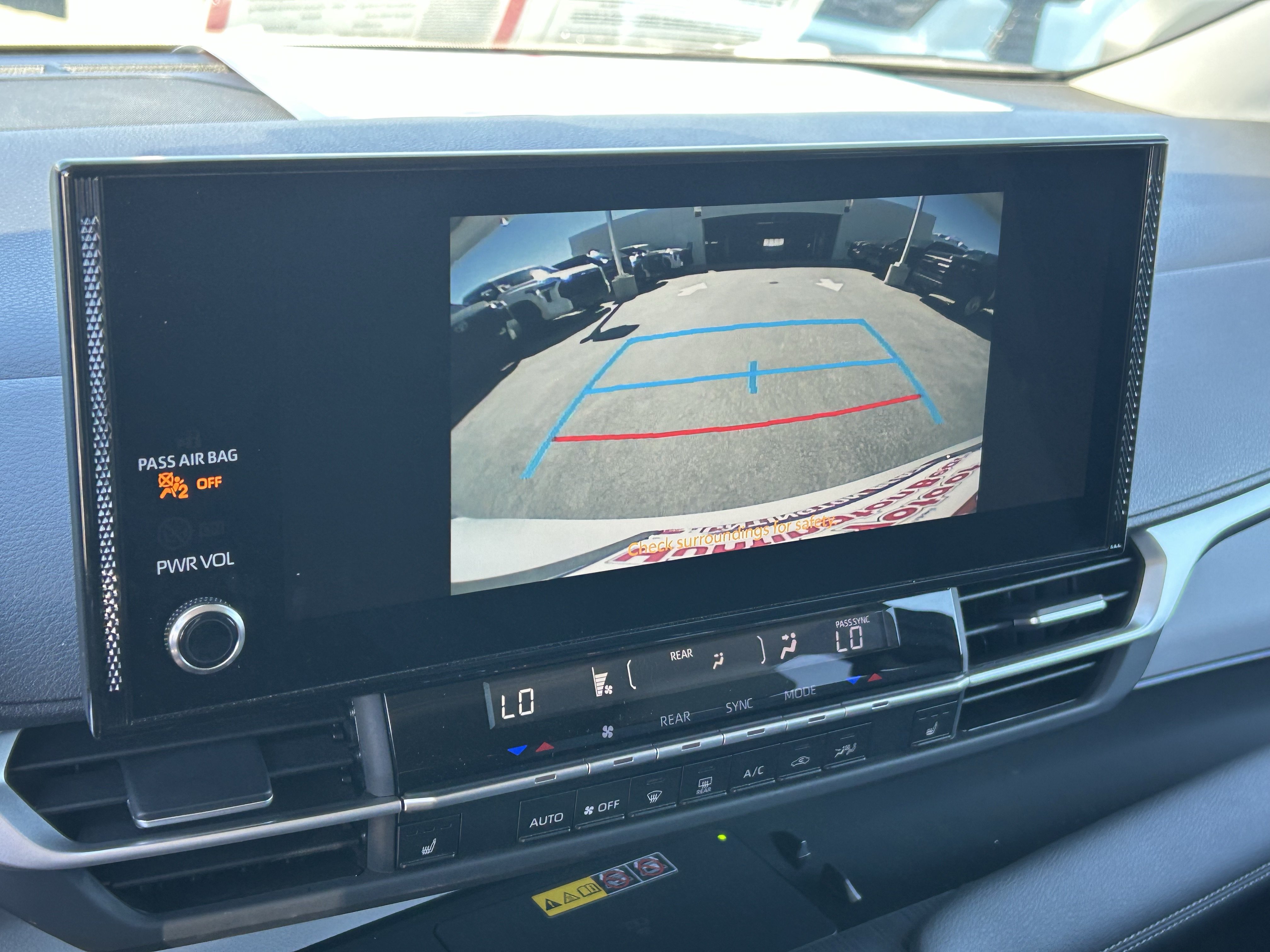 Used 2025 Toyota Sienna XLE FWD image 21