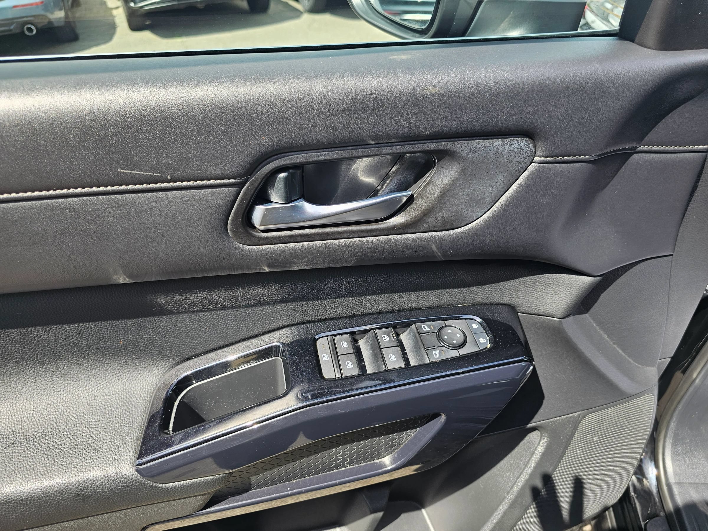 Used 2022 Nissan Pathfinder SV AWD/4WD image 32
