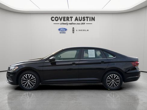 Used 2019 Volkswagen Jetta SE image 2