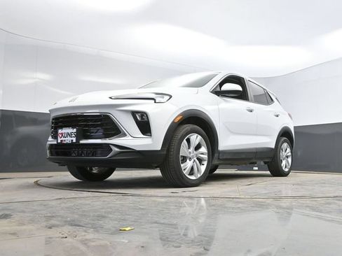 Used 2025 Buick Encore GX Preferred AWD/4WD image 39