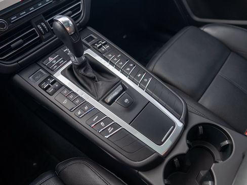 Used 2020 Porsche Macan AWD/4WD image 21