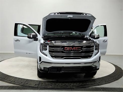 New 2026 GMC Sierra 1500 SLT image 10