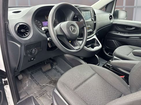 Used 2022 Mercedes-Benz Metris image 10